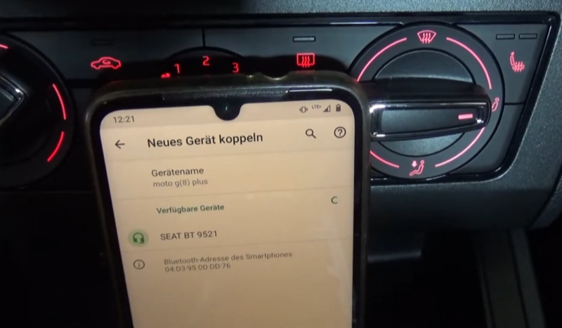 Smartphone per Bluetooth mit Fahrzeug verbinden